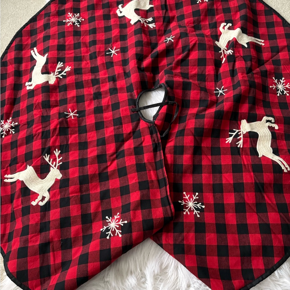 Red and Black Plaid Christmas Tree Skirt